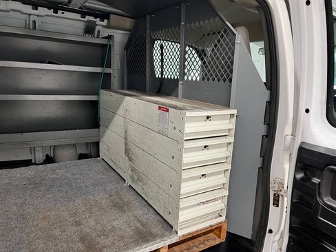 Used 2016 Chevrolet Express 3500 RWD image 15