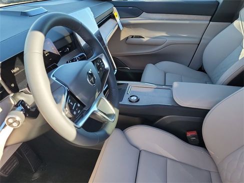 New 2025 Volvo EX90 Plus image 11