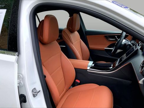 Used 2025 Mercedes-Benz C 300 4MATIC Sedan image 8