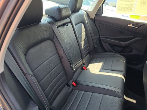 Used 2024 Volkswagen Jetta SE FWD image 12
