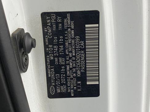 Used 2013 Hyundai Veloster w/ Style Pkg image 21