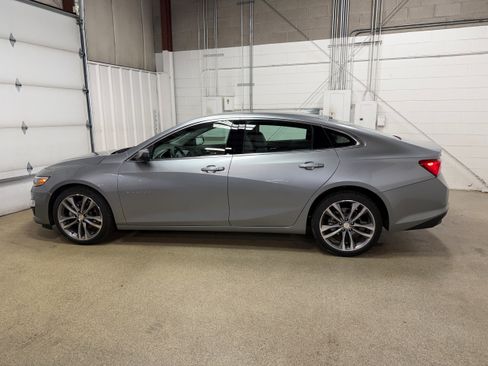 Used 2025 Chevrolet Malibu LT FWD image 4