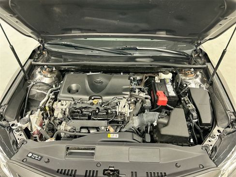 Used 2020 Toyota Camry image 24