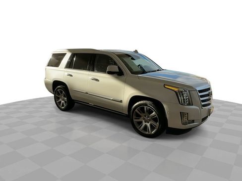 Used 2016 Cadillac Escalade Premium image 2