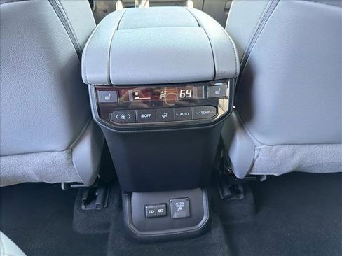 New 2026 Toyota Highlander Platinum AWD/4WD image 21