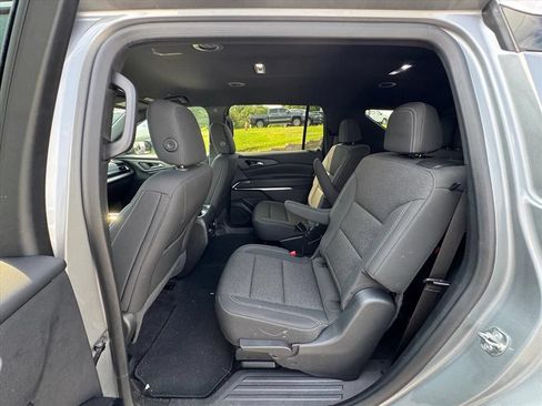 Used 2024 Chevrolet Traverse LT FWD image 12