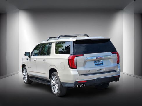 Used 2023 GMC Yukon XL Denali AWD/4WD image 3