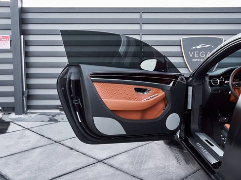 Used 2020 Bentley Continental GT image 26