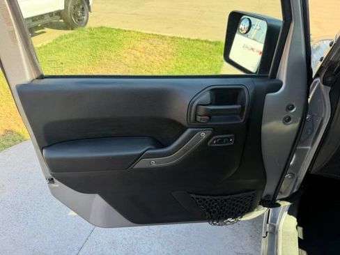 Used 2018 Jeep Wrangler Unlimited Sport S AWD/4WD image 9