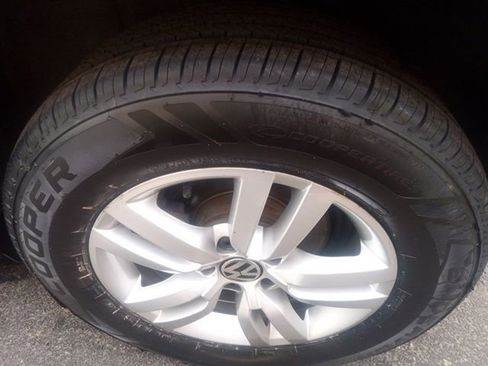 Used 2017 Volkswagen Tiguan S image 8