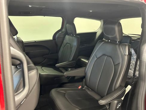 New 2026 Chrysler Pacifica Select AWD/4WD image 31