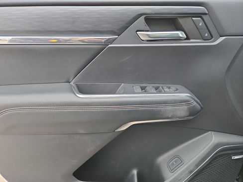 Used 2024 GMC Acadia Elevation image 15