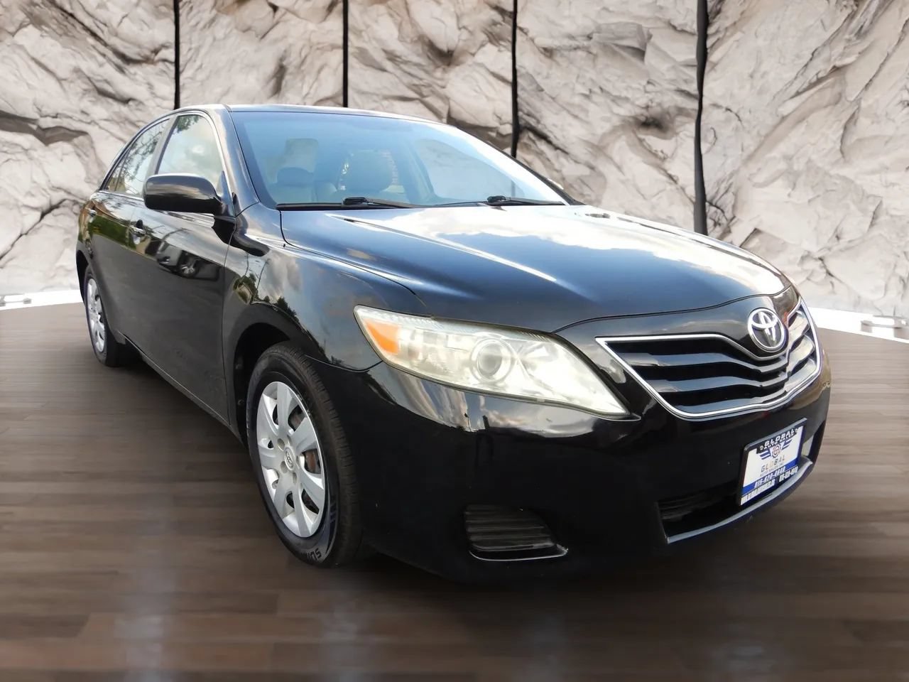 Used 2010 Toyota Camry LE FWD image 4