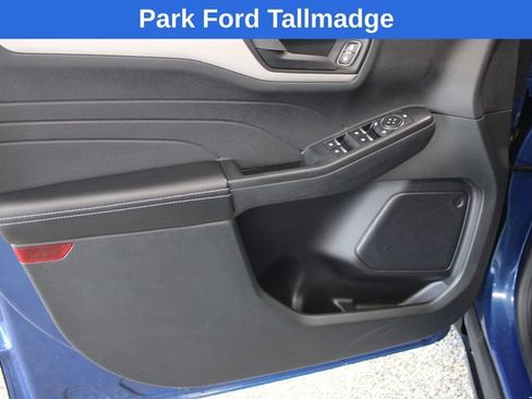 Used 2022 Ford Escape SE w/ Cold Weather Package FWD image 11