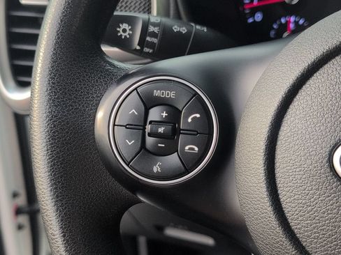 Used 2020 Kia Soul LX FWD image 28