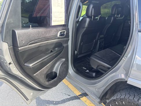 Used 2019 Jeep Grand Cherokee Altitude AWD/4WD image 12