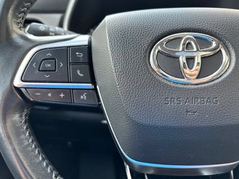 Used 2021 Toyota Highlander XLE AWD/4WD image 10