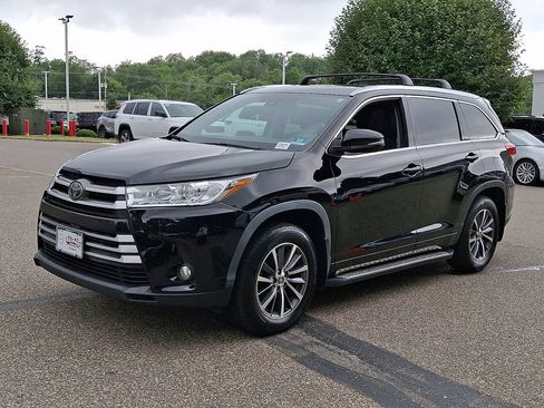Used 2018 Toyota Highlander XLE AWD/4WD image 3