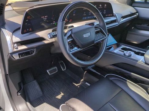 Used 2026 Cadillac Vistiq Platinum w/ LPO, Floor Liner Package AWD/4WD image 11