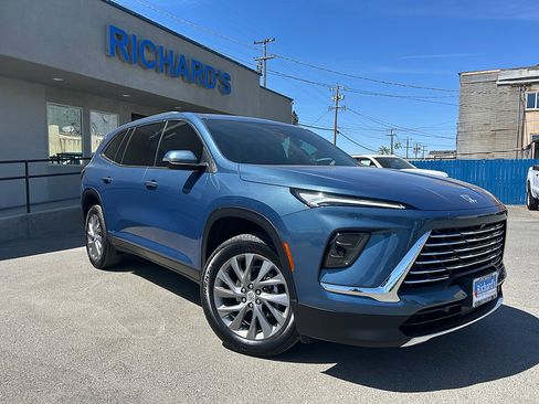 Used 2025 Buick Enclave Preferred FWD image 1