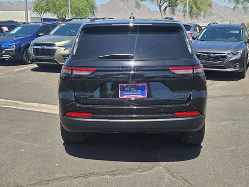 Used 2023 Jeep Grand Cherokee Limited w/ Black Appearance Package AWD/4WD image 8