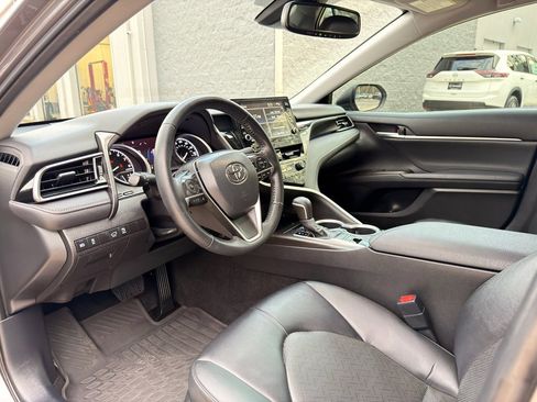 Used 2022 Toyota Camry XLE image 11