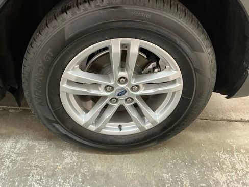 Used 2023 Ford Explorer XLT w/ Equipment Group 202A image 12