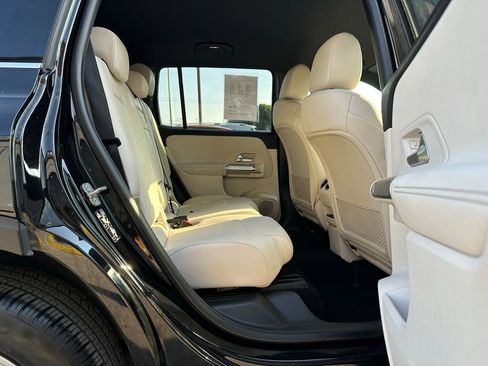 Used 2023 Mercedes-Benz GLB 250 4MATIC w/ Premium Package image 34