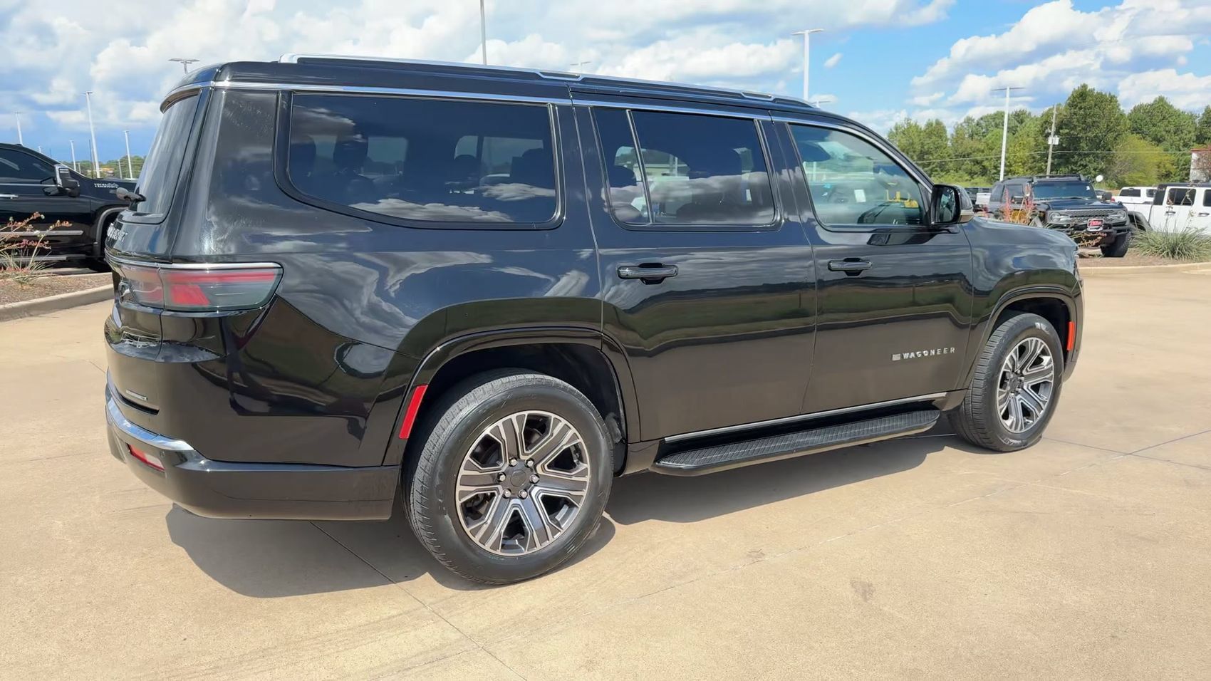 Used 2024 Jeep Wagoneer Series II w/ Flexible Seating Group AWD/4WD image 9