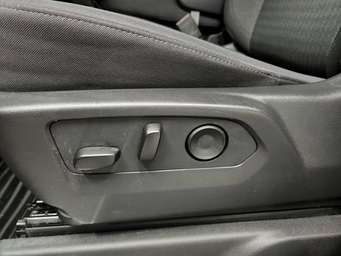 Used 2025 Chevrolet Silverado 1500 LT AWD/4WD image 33