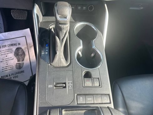 Used 2020 Toyota Highlander XLE FWD image 18