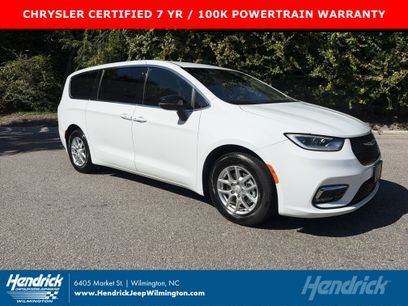 Used 2026 Chrysler Pacifica Select