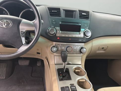 Used 2012 Toyota Highlander FWD w/ Tech Pkg image 24