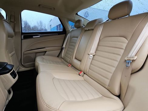 Used 2015 Ford Fusion SE w/ Equipment Group 202A image 25