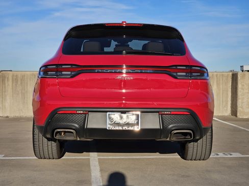 Certified 2025 Porsche Macan image 7
