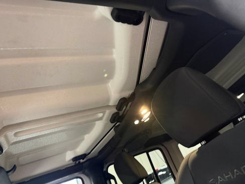 Used 2021 Jeep Wrangler Unlimited Sahara AWD/4WD image 35