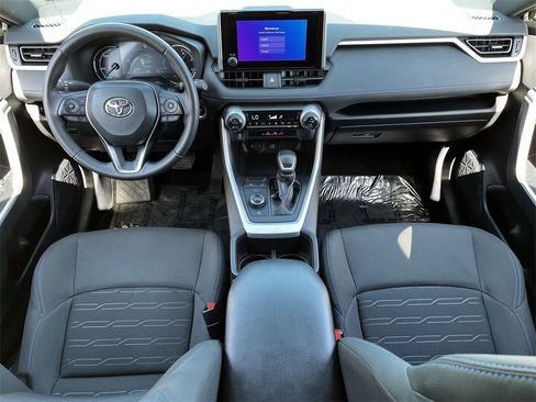Used 2024 Toyota RAV4 SE image 9
