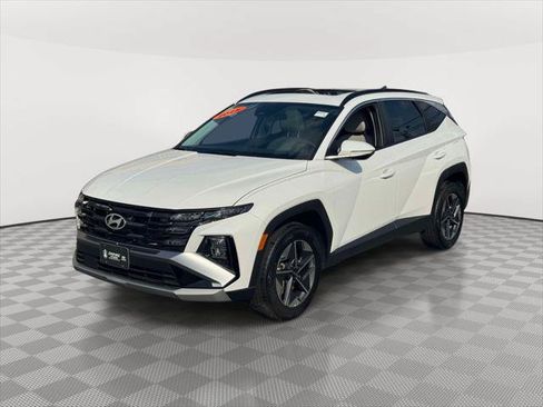 Certified 2025 Hyundai Tucson SEL AWD/4WD image 3