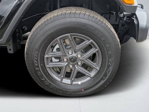 New 2025 Jeep Gladiator Sport image 9