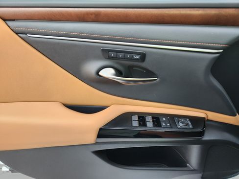 Certified 2025 Lexus ES 350 w/ Premium Package FWD image 23