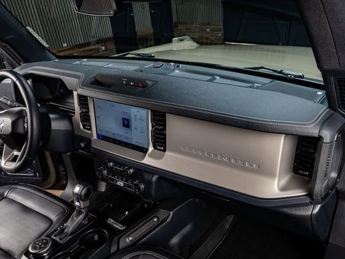 Used 2025 Ford Bronco Outer Banks AWD/4WD image 17