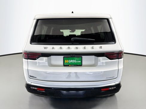 Used 2024 Jeep Wagoneer L Series II RWD image 8