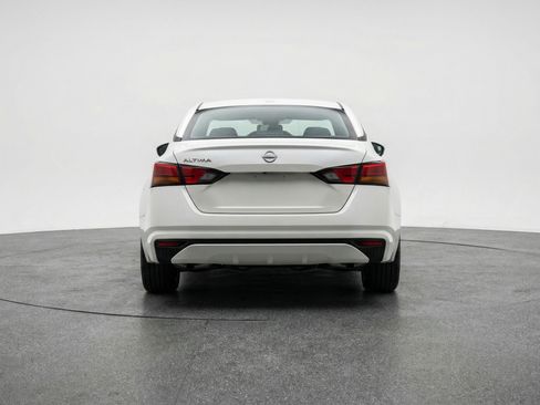 Used 2025 Nissan Altima 2.5 SV FWD image 7
