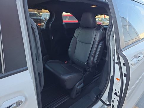 Used 2023 Toyota Sienna XSE image 13