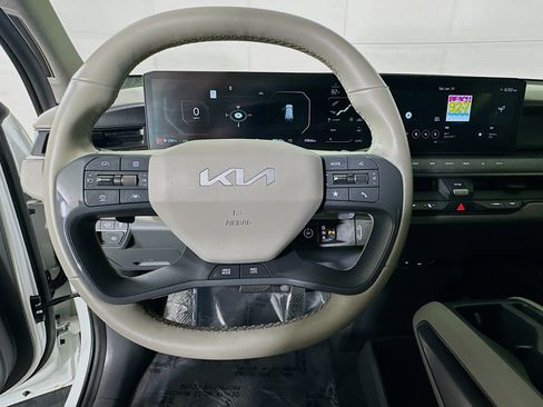 Used 2024 Kia EV9 Wind image 15