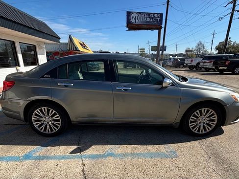 Used 2013 Chrysler 200 Limited w/ Sun/Sound Group FWD image 4