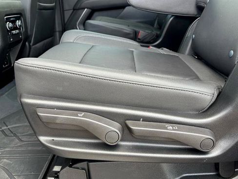 Used 2024 Chevrolet Suburban Z71 w/ Luxury Package image 33