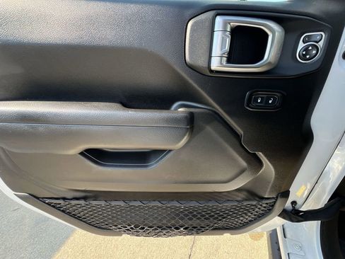 Used 2023 Jeep Gladiator Rubicon w/ Cold Weather Group image 34