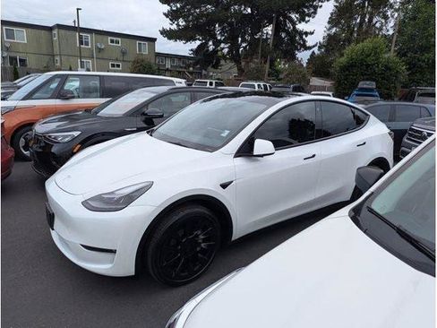 Used 2023 Tesla Model Y Long Range AWD/4WD image 39