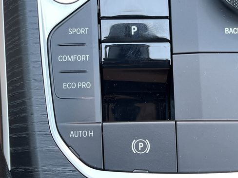 New 2025 BMW 330i Sedan w/ M Sport Package image 9